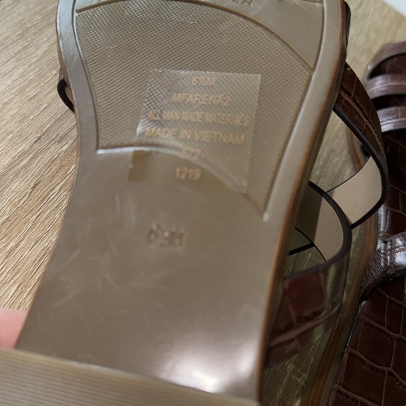 Marc Fisher Sandals crisscross straps faux leather reptile print croc 6.5 - Picture 4 of 5